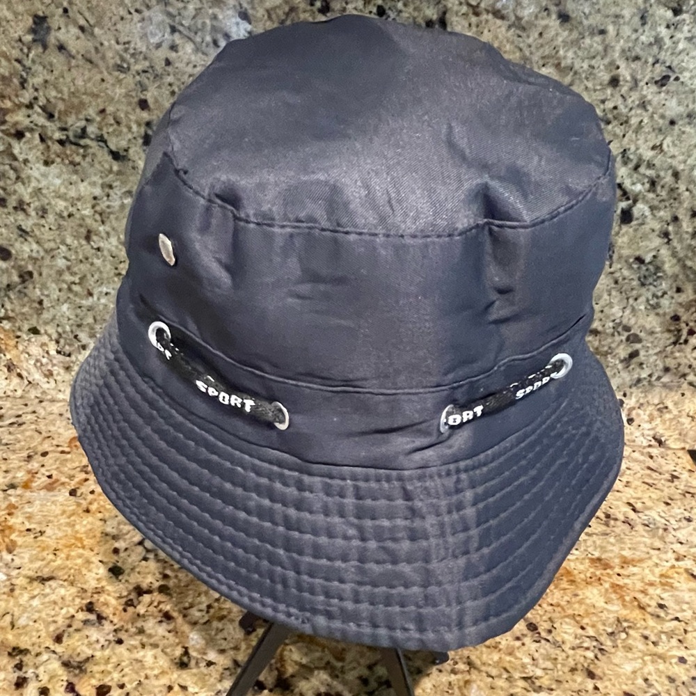 Sport bucket hat in navy blue